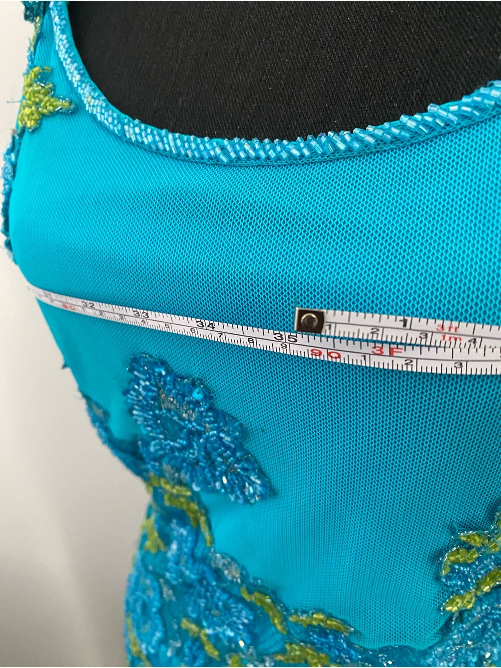Evening dress with beads - Picture 15 of 16